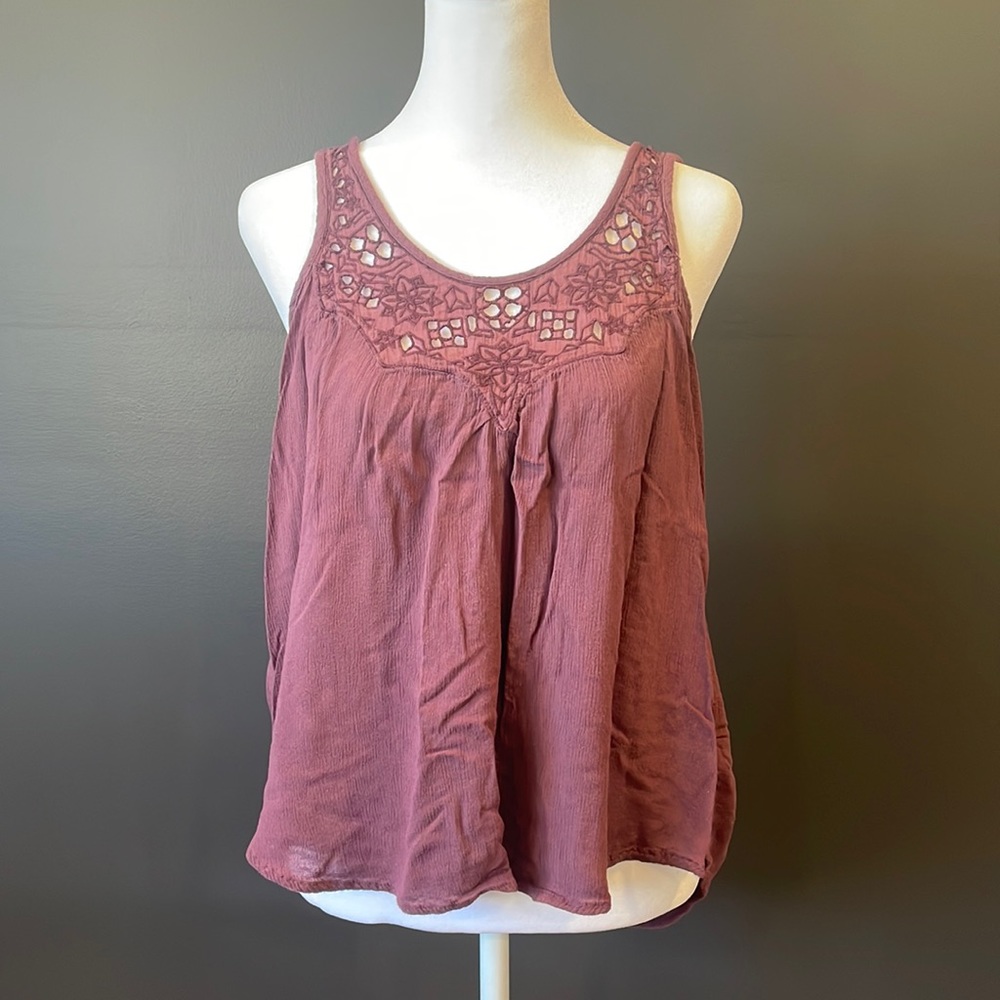 ✨American Eagle XS Flowing embellished Camisole/ Tank✨